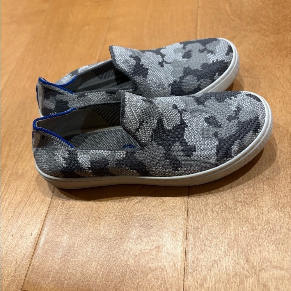 Rothy’s kids slip on sneaker loafer gray camo sz 2